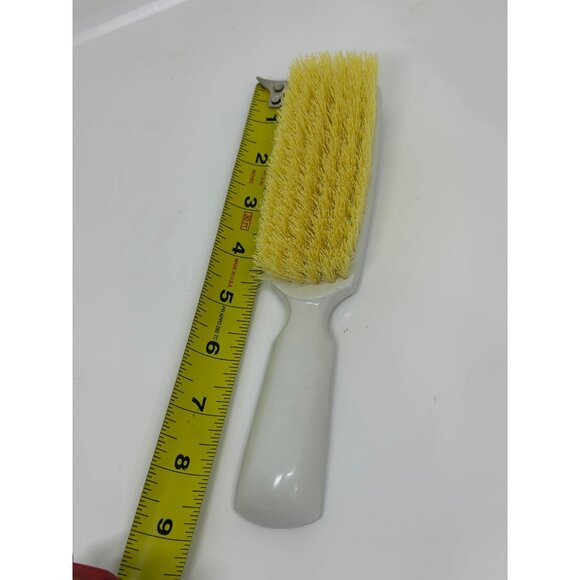 VTG White Handle Brush With Yellow Bristles Sturdy Design Ideal For Cleaning - Picture 5 of 6